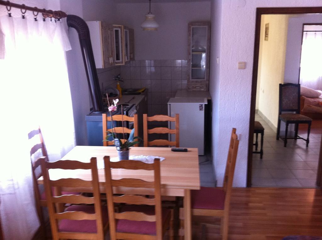 Apartmani Cempres Senj Senj  Zimmer foto